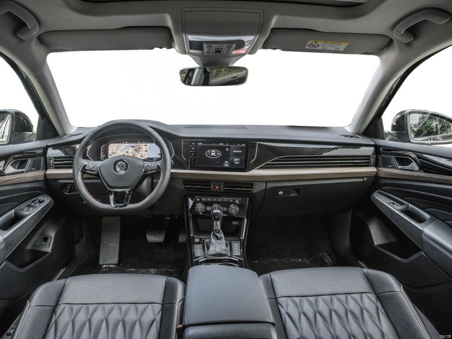 Торпедо Volkswagen Passat L 2018 года  (CN) (фото 4 из 24)